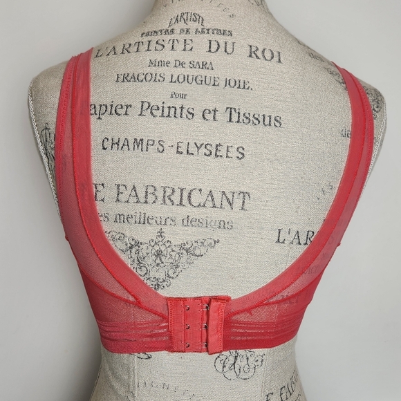 Vintage Red Lace Bra - Picture 6 of 9